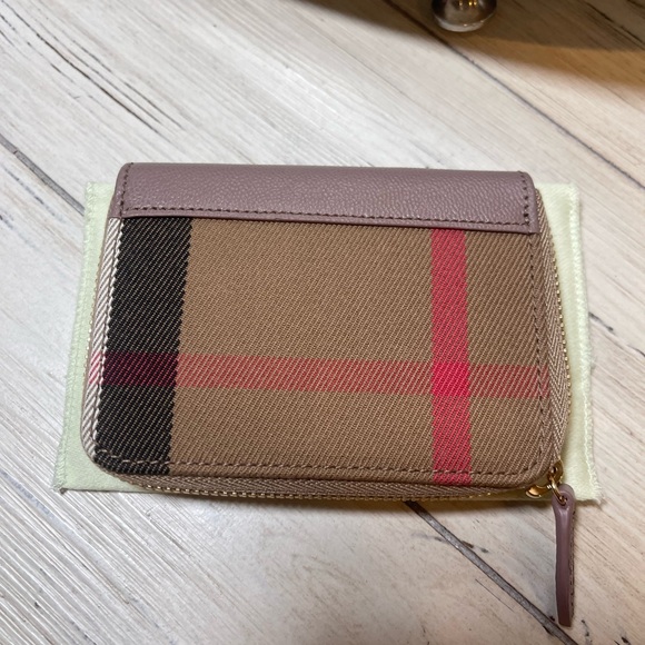 Burberry Check Wallet NWT With Dust Bag Retails:$480 - Picture 5 of 6